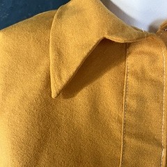 zacht kraagje okergeel, natuurbegrafenis, crematie, minimalistisch, duurzaam en afbreekbaar